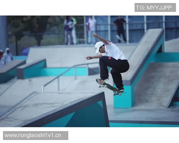 重庆滑板队在世界滑板锦标赛中以61分稳居积分榜首位 重庆滑板队在世界滑板锦标赛中以61分稳居积分榜首位